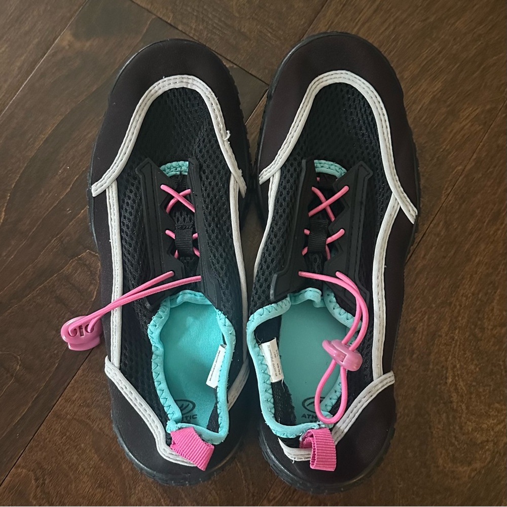 6-7 water shoes